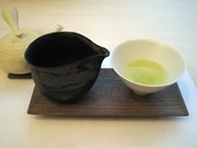 薬院のデザイナーが事務所の一角に「日本茶カフェ」開店