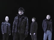 夏イメージしたTUBEのクリスマスツリー、福岡三越ライオン広場に