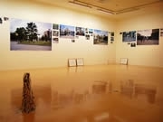 博多・川端町を題材にした写真展－会場で「冷泉公園」を再現