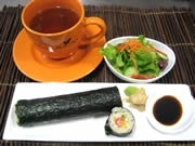 サーモンとマンゴー「タヒチアン恵方巻き」－天神のカフェに登場