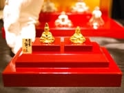 天神に純金製ひな人形「親王飾り」－高さ3センチで12万円