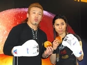 K-1ファイター武蔵選手ら、天神地下街「ロッテリア」で新商品PR
