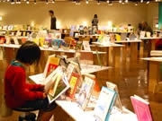 天神で「子どもの本のカーニバル」－絵本・児童文学1,700冊を自由に閲覧