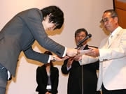 天神で1日「花婿大学」－「いかに妻の尻に敷かれるか」テーマに