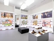 天神に福岡初の「クラークス」ショップ－店舗面積はアジア最大