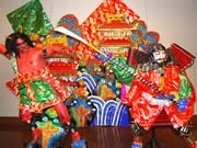 福岡県の夏祭りを紹介するパネル展－博多人形師の作品も