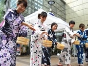 イムズで「福岡打ち水大作戦」キックオフ－スタッフも浴衣で参加