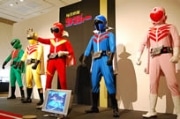 福岡三越で東映「戦隊シリーズ」展－歴代女性悪役ボス衣装展示も
