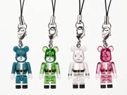 サンタバージョンの限定ベアブリック－三越でチャリティー販売