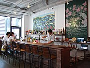 大名にハワイアンレストラン－店内でフラダンス・ウクレレのショーも