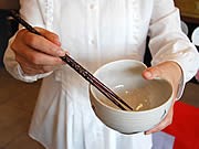 福岡・白金のギャラリーで「ごはん茶碗展」－玉子かけごはん専用茶碗も