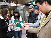 iPhone片手に天神歩き－韓国人旅行者対象に利便性の社会実験