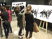 天神のタワレコで「東方神起」展－ミニチュアCDのガチャポンも