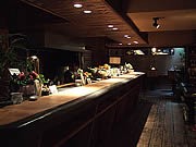 今泉に立ち飲みバル－有機野菜と自然派ワインそろえる