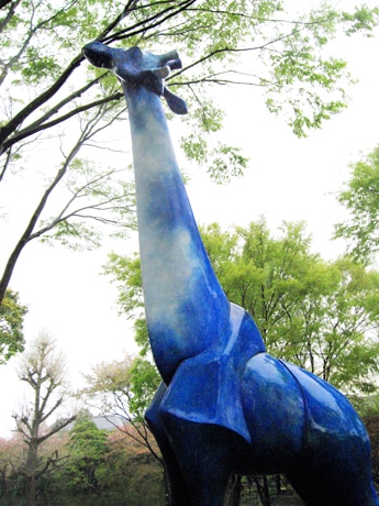 上野公園「芸術の散歩道」に芸大生作の彫刻群－空色の麒麟など