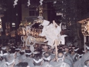 東京一重い「千貫みこし」が練り歩き－下町の風物詩「鳥越の夜祭り」