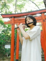 谷中の銭湯「朝日湯」で音楽ライブ－牛乳瓶片手に笛の調べを聴く