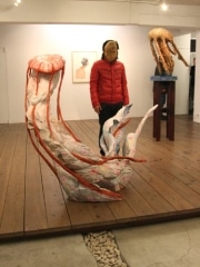 千駄木「ギャラリーkingyo」でクラゲがメーンの彫刻展
