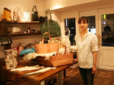 台東デザイナーズビレッジ卒業生のセレクト店が1周年－「デコ・クロ」販売も