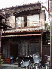 築80年の長屋が地域交流の拠点に－根岸の「そら塾」が2年目迎える