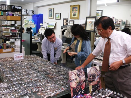 東上野の眼鏡店、激戦生き抜き8周年－3プライスと検眼技術を武器に