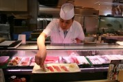 上野に24時間営業すし店「すしざんまい」－自社仕入れの本マグロで人気に