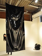 若手漆造形作家、渡邊希さんが個展－台東のアートスペースで