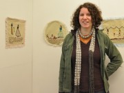 アラスカの刺しゅうアーティスト、東上野で個展－「神話」「怖い童話」テーマに