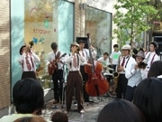 梅田の街でフリーライブの祭典－16組が街中で生演奏