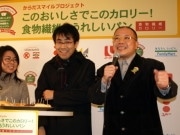 タージンさん、ディアモール大阪で新商品「食物繊維入りパン」をPR