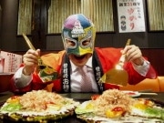 特大お好み焼き「大坂城」－「金テコ」と命名権懸け女性限定大食い大会
