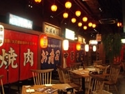 茶屋町に「九州」がテーマの居酒屋－店内に屋台とスナック街を再現