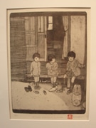 銅版画家松本智子さんが個展－昭和40年代の家族写真をもとに制作