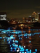 大阪市内を流れる大川で「天の川」再現－LED放流イベント
