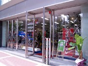 新御堂筋沿いにスポーツサイクル店「ウエムラサイクルパーツ」