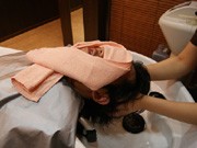 阪急メンズ館のバーバーで「アイスシャンプー」－猛暑で話題に