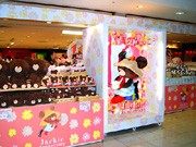 阪急三番街で「くまのがっこう」10周年イベント－「ジャッキーカフェ」も
