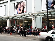 H&M、バンクーバーにカナダ最大規模の旗艦店－国内39店舗目