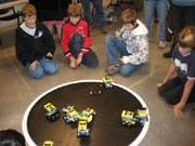 レゴを使ったロボットワークショップ、相撲大会で盛り上がる
