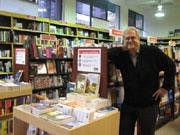 ディスカウント書店「Book Warehouse 」デンマン店開店－50％超の割引も