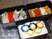 具が3段の豪華「五輪ちらし」、バンクーバーのすし店が提供開始