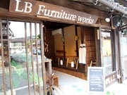 家具工房でクリエーターが作品展－家具、布、イラストレーション