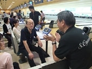 大内塗職人と哲学者がボウリング対決－翌日の公開対談を前に