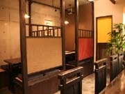 ジャズが流れる和モダンな居酒屋－魚と黒豚の本格会席をリーズナブルに