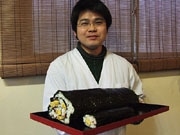 長さ40センチ×直径18センチの「特大恵方巻」－山口の仕出し店が販売