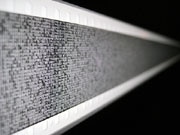 不可視のデータを視覚・聴覚的に表現－池田亮司さんがインスタレーション展
