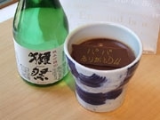 陶器のカップに入った日本酒入りプリン－父の日向けに3店がコラボ