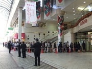 百貨店「山口井筒屋」がプレオープン－開店時に800人が行列