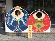大内人形の「顔出しパネル」－山口ふるさと伝承総合センターに登場