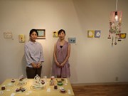 宇部の画廊でガラスとクレヨン画の「コラボ展」－若手作家共演